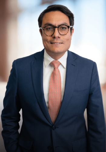 abogado-hector-otolora-foto-actualizada-mesa-de-trabajo-1 Héctor Otálora