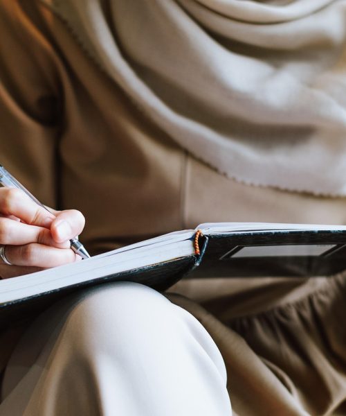 Gb350df31bbe9787e3dedde4e6e7ee015f67e2115adb09184b6fcc6b0eb8ed4f02f62cba787e884be06d7cc623078e74ec1b536b52c69888c4c4108ed37e45339 1280 7520627 muslim, woman, writing, notebook, business, meeting, working, indoor, cafe, muslim, muslim, writing, writing, writing, writing, business, meeting, meeting, meeting, meeting, meeting