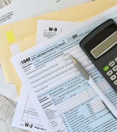 tax-forms-calculator-and-pen-on-wooden-surface-2026-01-08-22-54-41-utc
